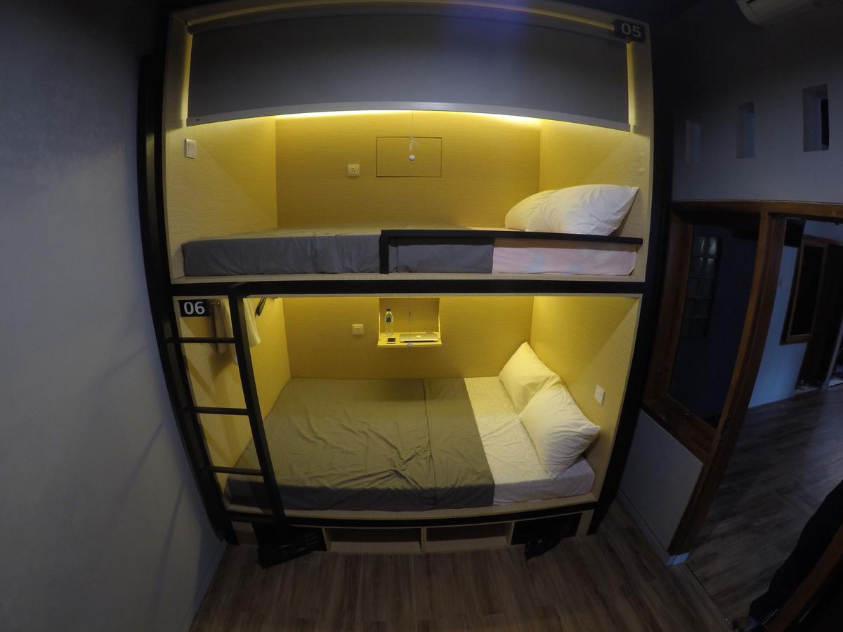 Innbox Capsule Hotel Jembel Kültér fotó