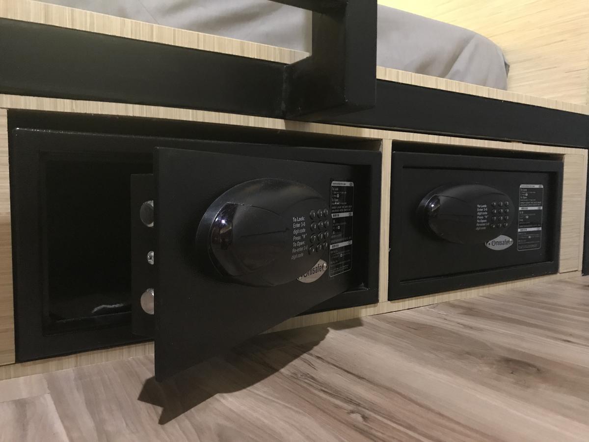 Innbox Capsule Hotel Jembel Kültér fotó